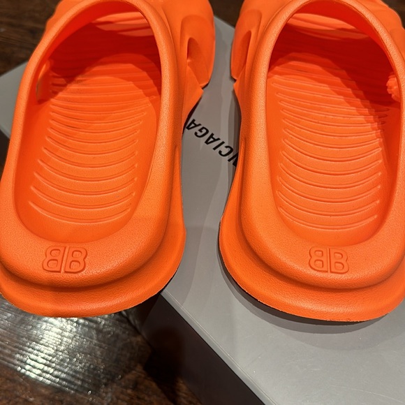 BALENCIAGA SLIDES - Picture 2 of 3